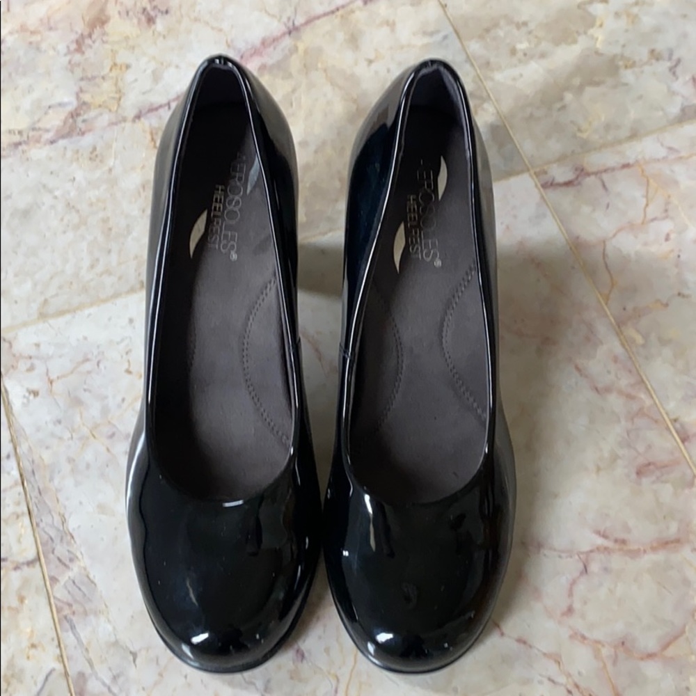 Black patent leather aerosoles pumps size 9